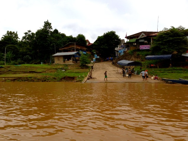 Crossing the Thai-Laos border